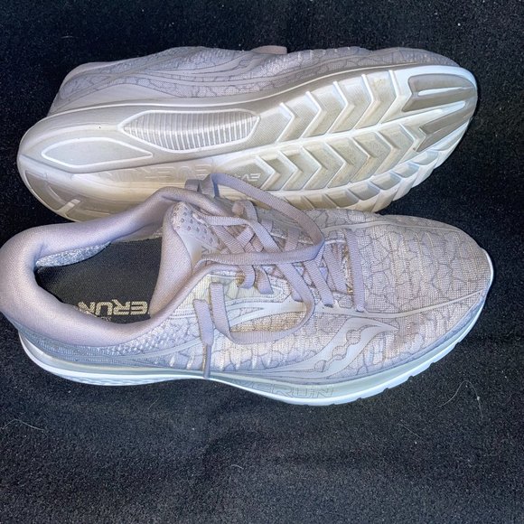 Saucony Women's Kinvara 10 size 9 (light purple) - Picture 1 of 5